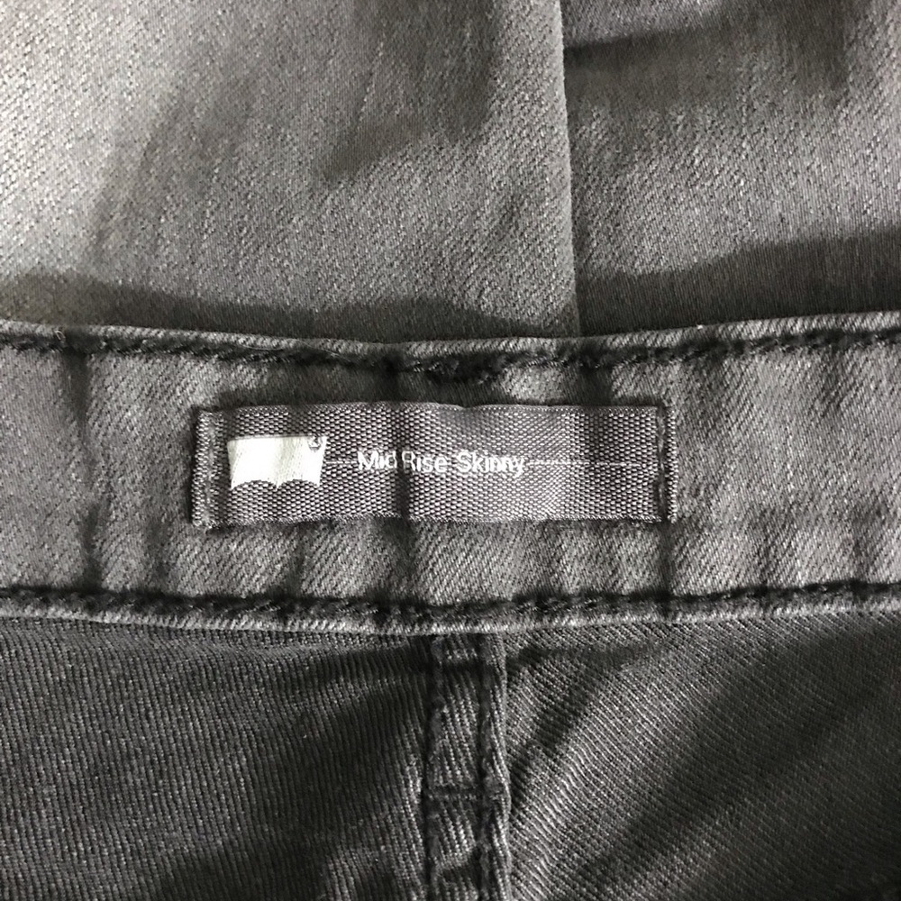 Levi’s Mid Rise Skinny jeans - Picture 3 of 5